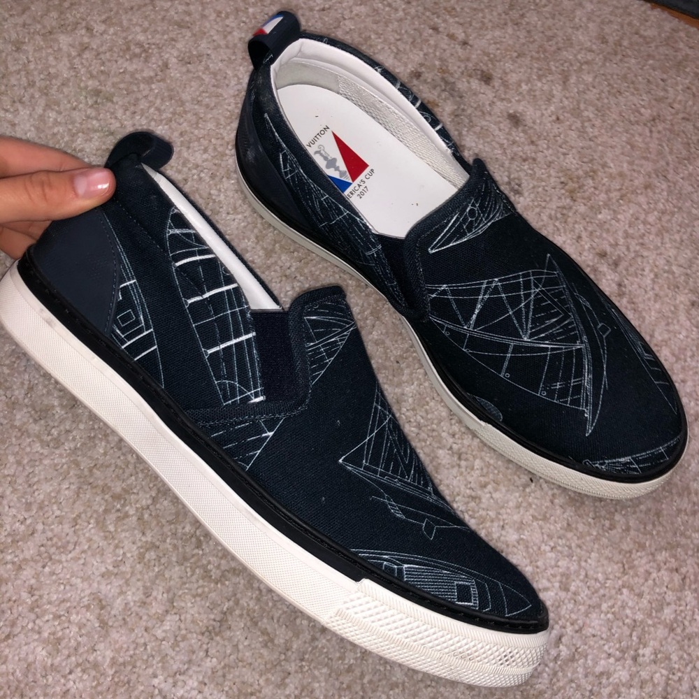LOUIS VUITTON men’s shoes. Size 8.